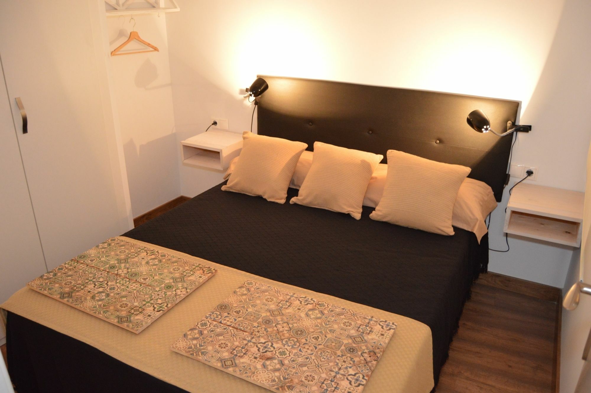 Tarragona Suites Mediona 外观 照片