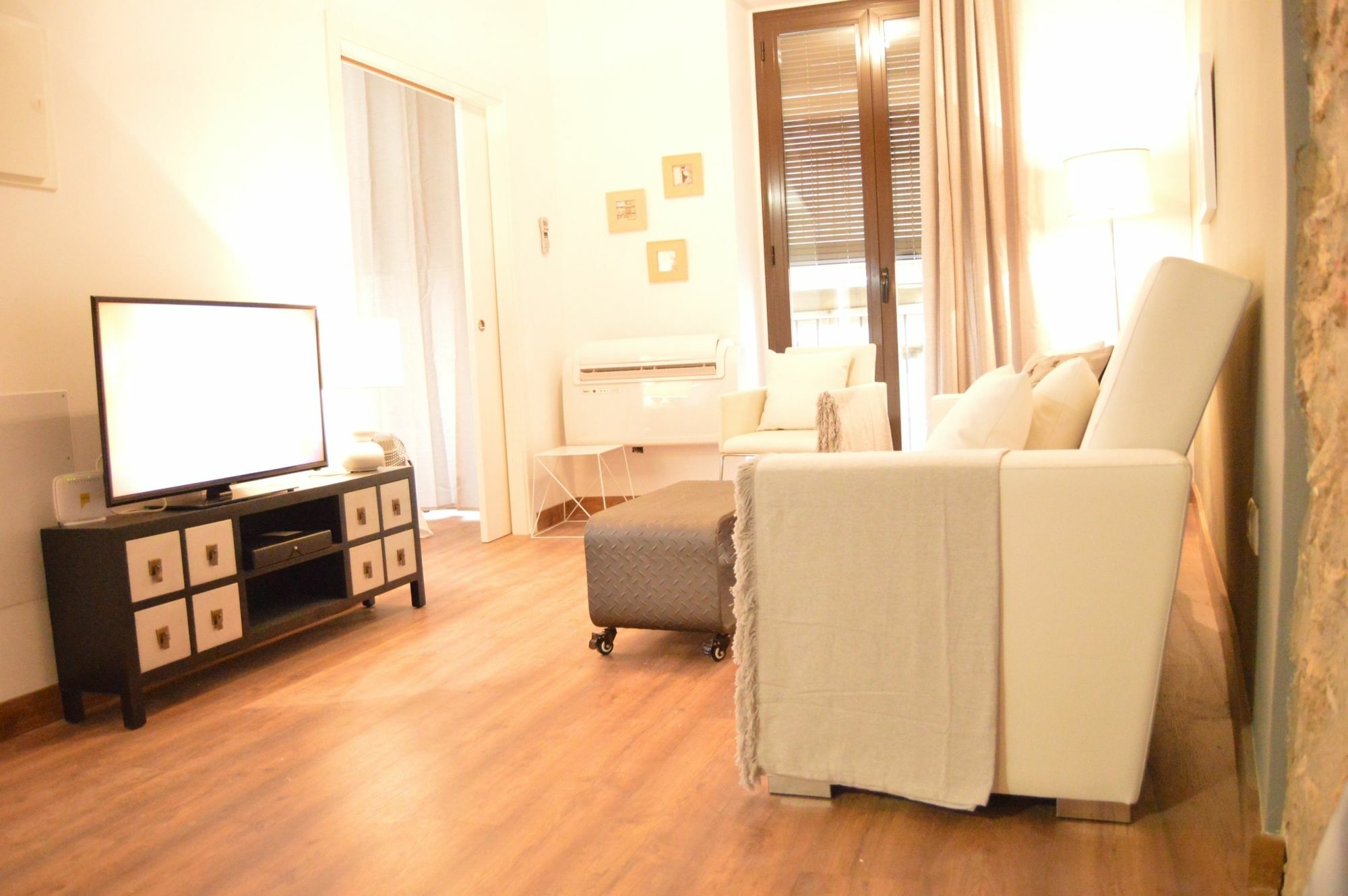 Tarragona Suites Mediona 外观 照片