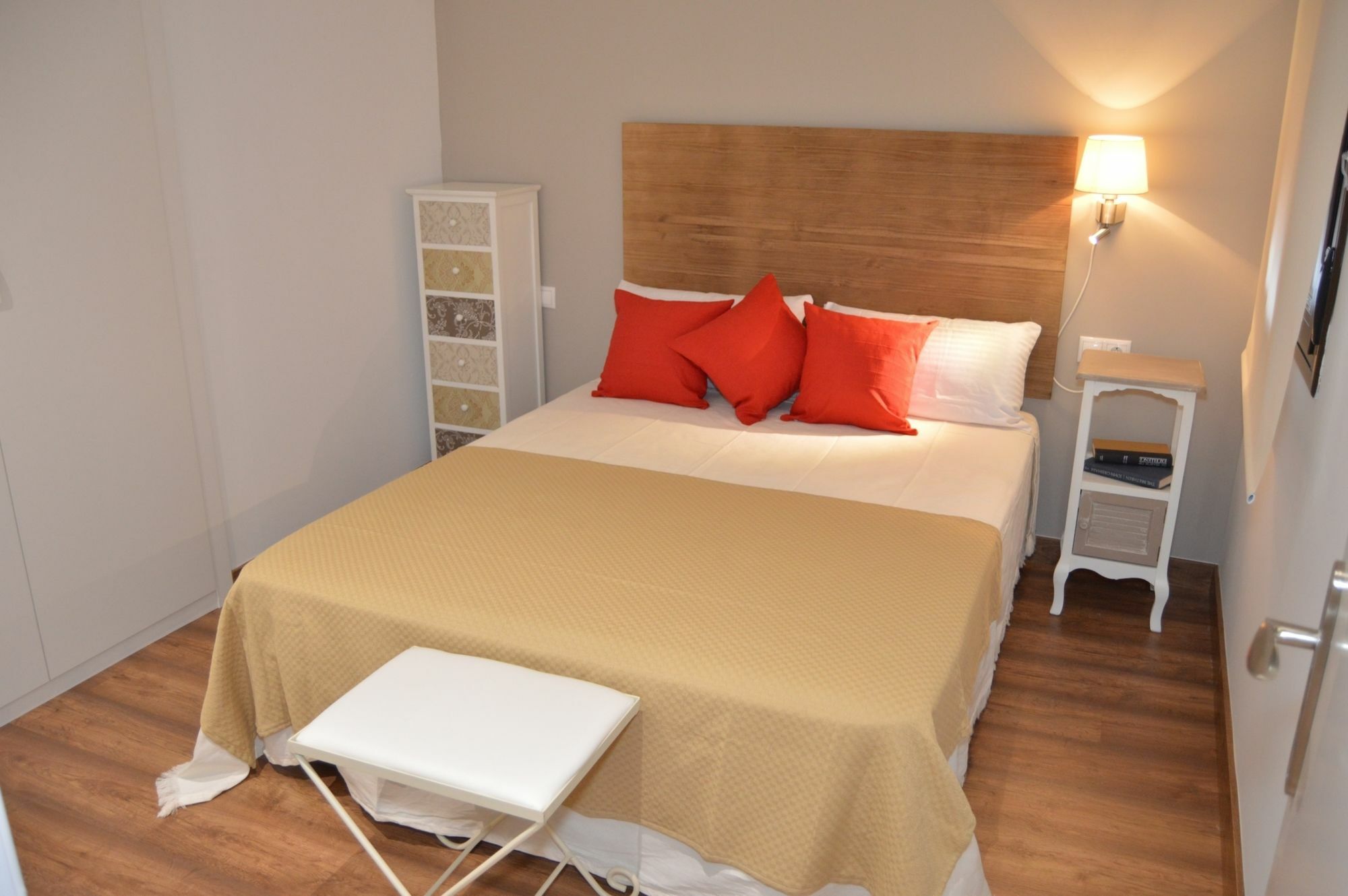 Tarragona Suites Mediona 外观 照片